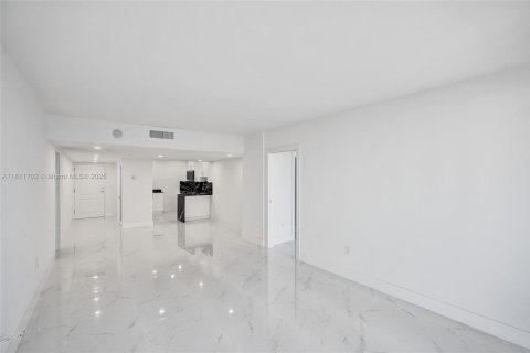 Снять в аренду кондоминиум в Авентура, Флорида 2 спальни, 100.24м2, № 1961960 - фото 9