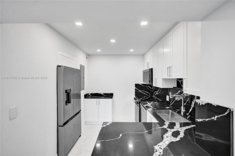Снять в аренду кондоминиум в Авентура, Флорида 2 спальни, 100.24м2, № 1961960 - фото 5