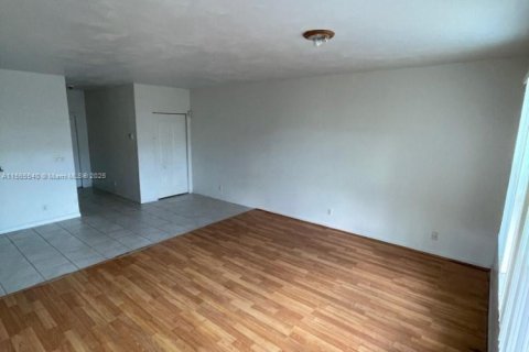 Condominio en venta en Miami, Florida, 3 dormitorios, 111.48 m2 № 1763446 - foto 5