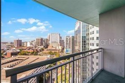 Condo in Orlando, Florida, 2 bedrooms  № 2400285 - photo 26
