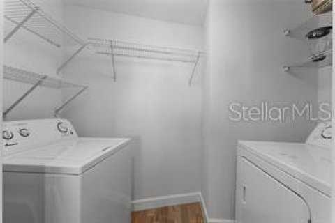 Condo in Orlando, Florida, 2 bedrooms  № 2400285 - photo 24