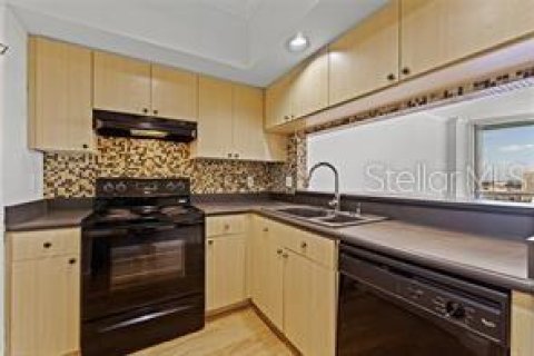 Condo in Orlando, Florida, 2 bedrooms  № 2400285 - photo 25