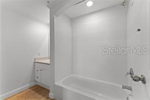 Condo in Orlando, Florida, 2 bedrooms  № 2400285 - photo 22