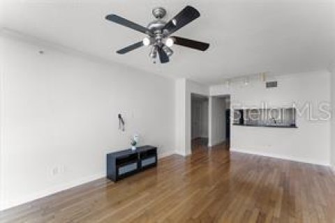 Condo in Orlando, Florida, 2 bedrooms  № 2400285 - photo 13