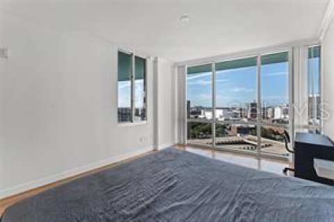 Condo in Orlando, Florida, 2 bedrooms  № 2400285 - photo 15