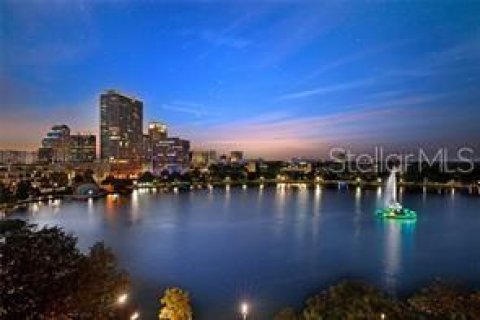 Condo in Orlando, Florida, 2 bedrooms  № 2400285 - photo 27