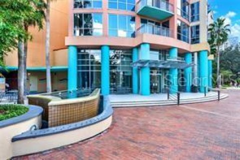 Condo in Orlando, Florida, 2 bedrooms  № 2400285 - photo 3
