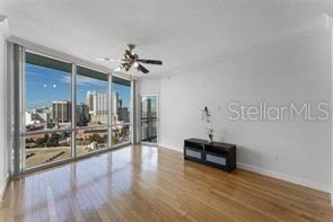 Condo in Orlando, Florida, 2 bedrooms  № 2400285 - photo 11