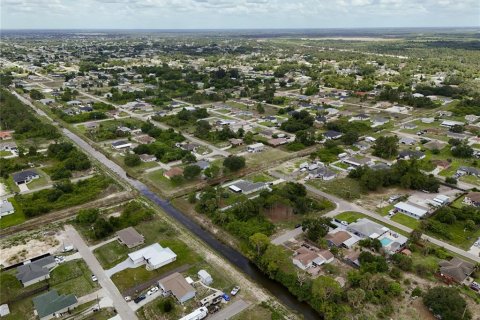 Land in Lehigh Acres, Florida № 2221219 - photo 10