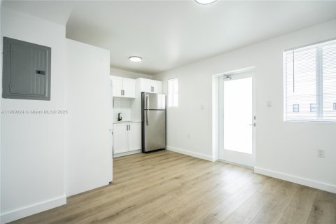 Снять в аренду квартиру в Майами, Флорида 1 спальня, № 1965221 - фото 3