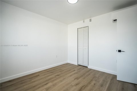 Снять в аренду квартиру в Майами, Флорида 1 спальня, № 1965221 - фото 10