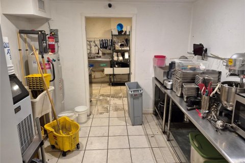 Снять в аренду коммерческую недвижимость в Бруксвилл, Флорида 115.11м2, № 1793862 - фото 6