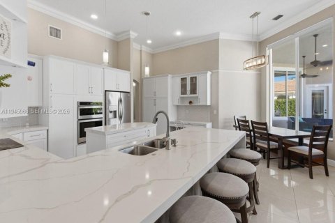 House in Boca Raton, Florida 4 bedrooms, 307.13 sq.m. № 2011140 - photo 20