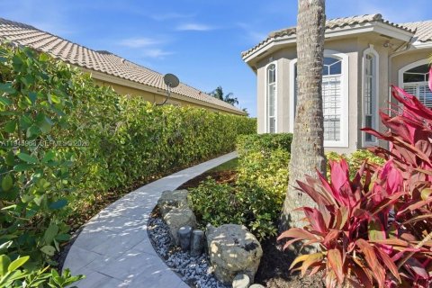 House in Boca Raton, Florida 4 bedrooms, 307.13 sq.m. № 2011140 - photo 10