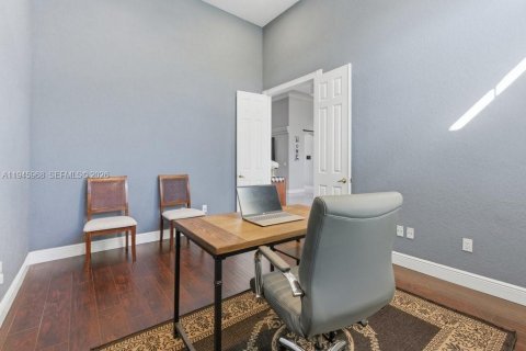 House in Boca Raton, Florida 4 bedrooms, 307.13 sq.m. № 2011140 - photo 11