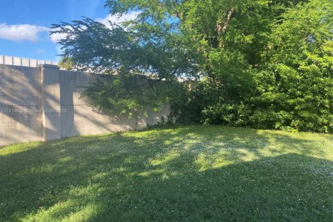 Terreno en venta en Miami, Florida № 1762960 - foto 1