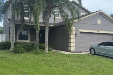 House in Orlando, Florida 5 bedrooms, 194.35 sq.m. № 2352348