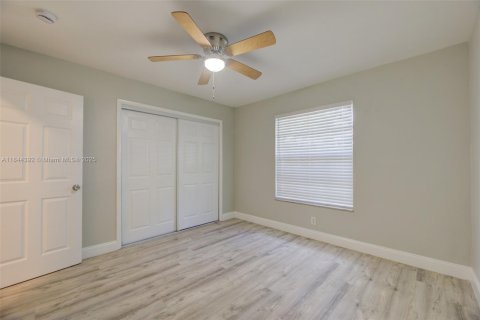 Villa ou maison à louer à Fort Lauderdale, Floride: 4 chambres, 185.8 m2 № 1839627 - photo 19