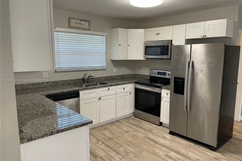 House in Fort Lauderdale, Florida 4 bedrooms, 185.8 sq.m. № 1839627 - photo 7