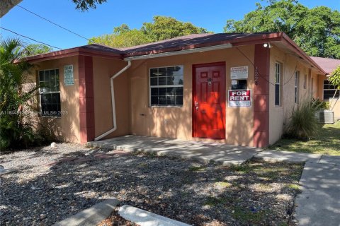 House in Fort Lauderdale, Florida 4 bedrooms, 185.8 sq.m. № 1839627 - photo 1