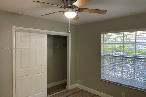 House in Fort Lauderdale, Florida 4 bedrooms, 185.8 sq.m. № 1839627 - photo 13