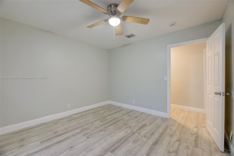 Villa ou maison à louer à Fort Lauderdale, Floride: 4 chambres, 185.8 m2 № 1839627 - photo 20