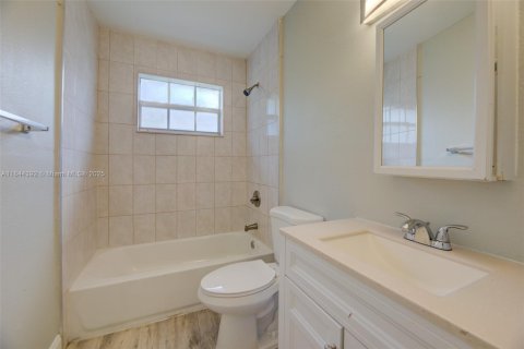 Villa ou maison à louer à Fort Lauderdale, Floride: 4 chambres, 185.8 m2 № 1839627 - photo 21
