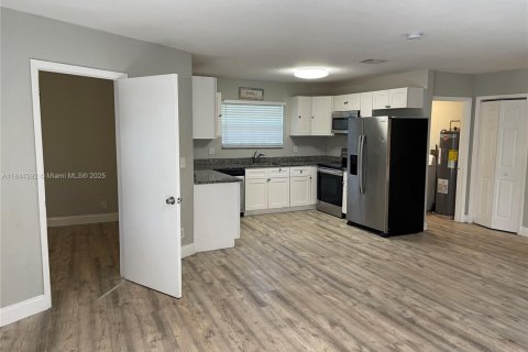 House in Fort Lauderdale, Florida 4 bedrooms, 185.8 sq.m. № 1839627 - photo 4