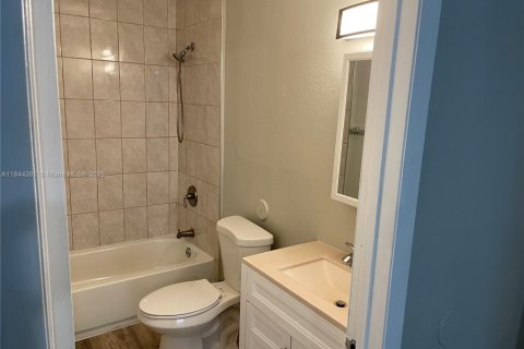 House in Fort Lauderdale, Florida 4 bedrooms, 185.8 sq.m. № 1839627 - photo 15