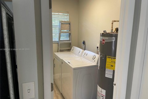 House in Fort Lauderdale, Florida 4 bedrooms, 185.8 sq.m. № 1839627 - photo 8