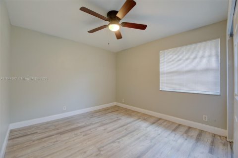 Villa ou maison à louer à Fort Lauderdale, Floride: 4 chambres, 185.8 m2 № 1839627 - photo 22