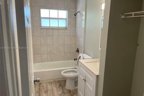 House in Fort Lauderdale, Florida 4 bedrooms, 185.8 sq.m. № 1839627 - photo 9