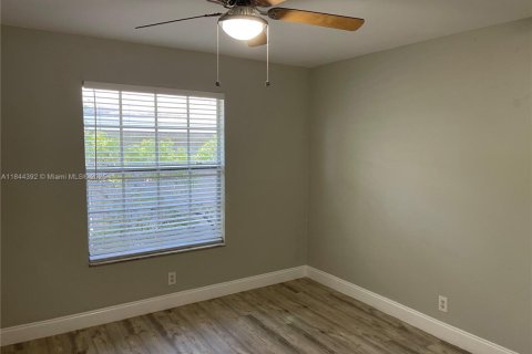 House in Fort Lauderdale, Florida 4 bedrooms, 185.8 sq.m. № 1839627 - photo 12