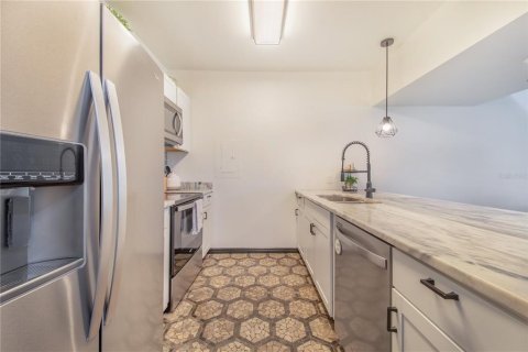 Condominio en venta en Haines City, Florida, 1 dormitorio, 90.49 m2 № 2202912 - foto 6