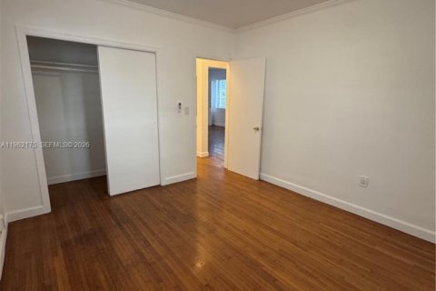 Condominio en alquiler en Coral Gables, Florida, 2 dormitorios, 325.16 m2 № 2025873 - foto 10