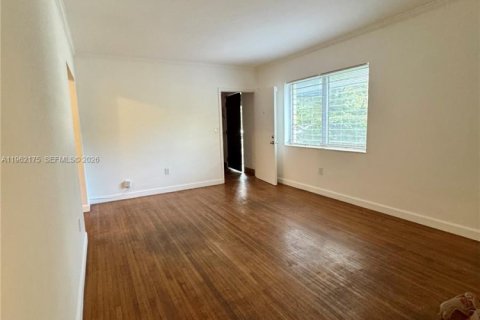 Condominio en alquiler en Coral Gables, Florida, 2 dormitorios, 325.16 m2 № 2025873 - foto 13