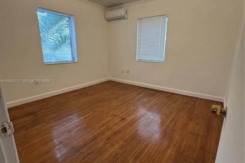 Condominio en alquiler en Coral Gables, Florida, 2 dormitorios, 325.16 m2 № 2025873 - foto 6