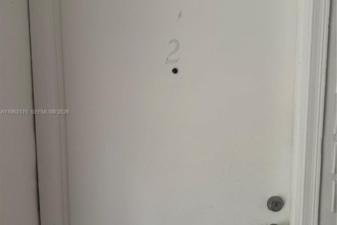 Condominio en alquiler en Coral Gables, Florida, 2 dormitorios, 325.16 m2 № 2025873 - foto 17