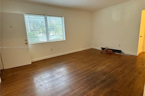 Condominio en alquiler en Coral Gables, Florida, 2 dormitorios, 325.16 m2 № 2025873 - foto 14