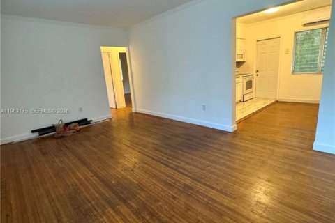 Condominio en alquiler en Coral Gables, Florida, 2 dormitorios, 325.16 m2 № 2025873 - foto 2