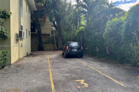 Condominio en alquiler en Coral Gables, Florida, 2 dormitorios, 325.16 m2 № 2025873 - foto 16