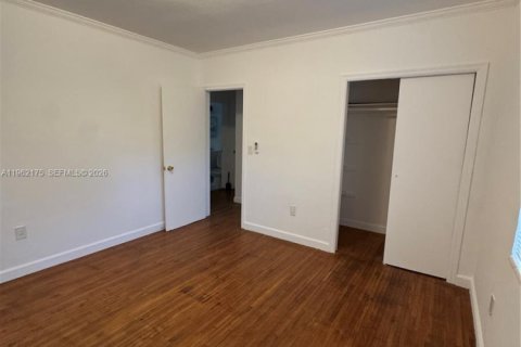 Condominio en alquiler en Coral Gables, Florida, 2 dormitorios, 325.16 m2 № 2025873 - foto 7