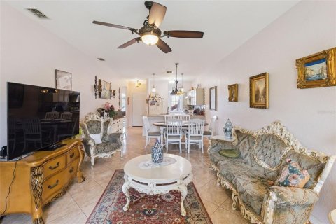 Condo in Kissimmee, Florida, 3 bedrooms № 2195770 - photo 4