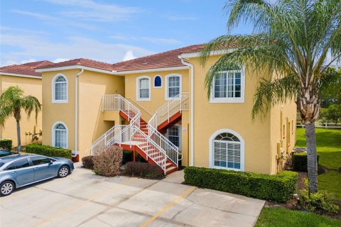 Condo in Kissimmee, Florida, 3 bedrooms № 2195770 - photo 2