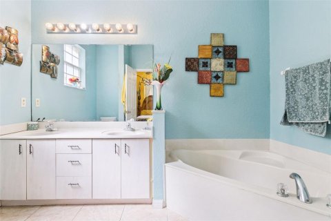 Condo in Kissimmee, Florida, 3 bedrooms № 2195770 - photo 13