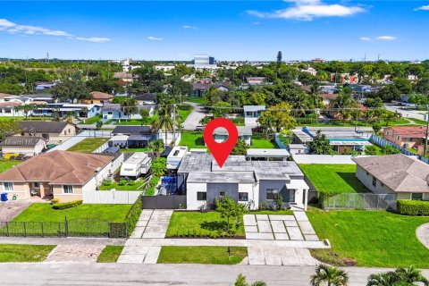 Снять в аренду виллу или дом в Майами, Флорида 4 спальни, 186.64м2, № 1963805 - фото 4