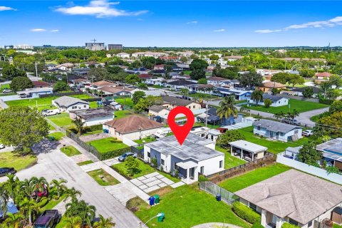 Снять в аренду виллу или дом в Майами, Флорида 4 спальни, 186.64м2, № 1963805 - фото 5