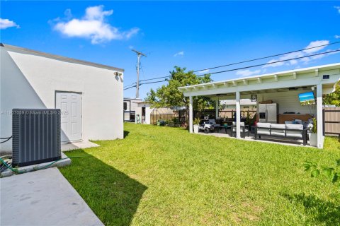 Снять в аренду виллу или дом в Майами, Флорида 4 спальни, 186.64м2, № 1963805 - фото 24