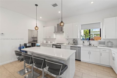 Снять в аренду виллу или дом в Майами, Флорида 4 спальни, 186.64м2, № 1963805 - фото 15