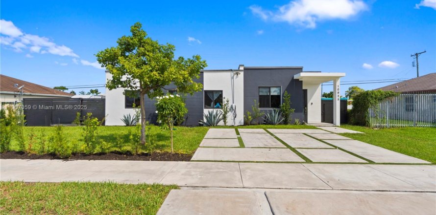 Дом в Майами, Флорида 4 спальни, 186.64м2 № 1963805